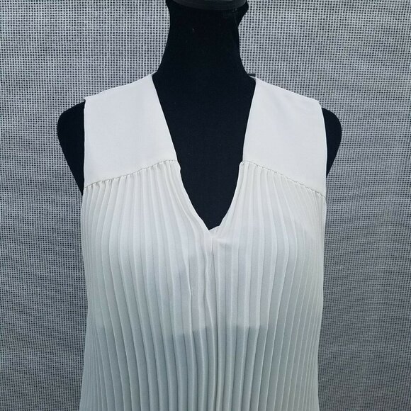 Alfani Short Sleeve V-neck Pleated Blouse Women's.  Size Medium. New With Tags. - Picture 5 of 12